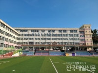 확진자 폭증속 방역 완화…교육현장 불안 가중