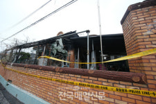 전북 김제 주택서 화재로 4명 사망…신변비관 끝에 방화