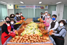 민주평통 정선협, 사랑의 아삭 김치 나눔 봉사활동
