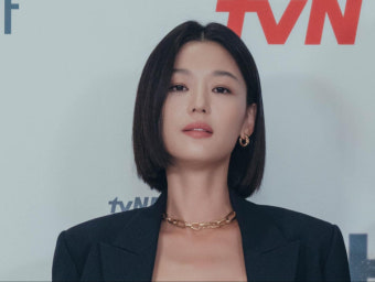 전지현 계약만료, 10년 몸 담은 소속사 떠나...현재 논의중