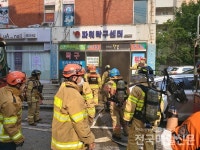 [전매포토] 강동구 상암로 상가건물에 불
