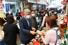 최승준 정선군수, 전통시장 살리기 매진