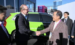 홍준표 대구시장, 발레오・삼성 등 글로벌기업 첨단기술 현장 누벼