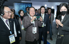 홍준표 대구시장, 발레오・삼성 등 글로벌기업 첨단기술 현장 누벼