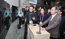 홍준표 대구시장, 발레오・삼성 등 글로벌기업 첨단기술 현장 누벼