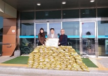 [전매포토] 철원읍 대마2리 이용우씨, 불우이웃 위해 쌀 기탁