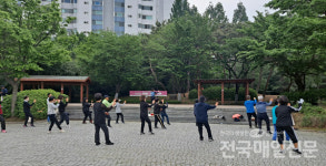 [시민기자가 간다] 고양시 주엽2동 문화공원서 국학기공 운동 전수