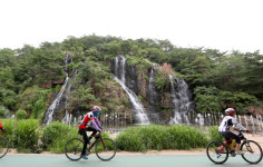 서대문구, 구청 옆 폭포  서대문 홍제폭포 로 공식 명명