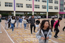 하윤수 부산시교육감, 연서초등학교 찾아 아침체인지 활동 격려 