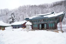 [전매포토] 눈 쌓인 설악산 신흥사