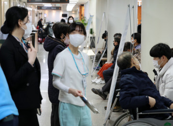 전공의 사직 1만 명 육박…이송지연 수십건・심정지 환자 사망 피해 속출