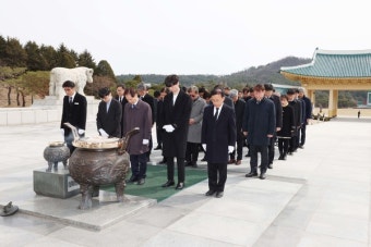 KAIST, 국립대전현충원 참배...'과학 혁신' 다짐