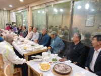 평택시 진위면 지역사회보장협의체 민간위원장, 어버이날 맞아 어르신 식사 대접
