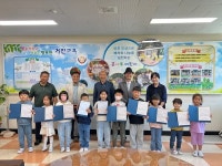 [전매포토] 강원 고성군 거진읍 장학회, 초등학교 신입생에게 장학금 지급