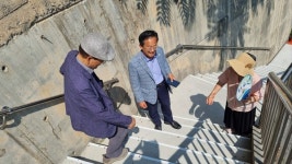 종로구의회 이응주 의원,  18년 만의 청운벽산빌리지 계단 정비 지원