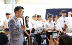 오승록 노원구청장, 노원구립청소년교향악단...구청사 1층 로비 음악회 참석