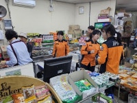 [전매포토] 동두천소방서, 지역 상권 살리기 동참