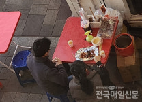 인천 중구, 월미로 260번길 점령한 가판대 관광지 이미지 훼손