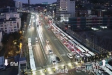 [속보] 한남동 현재상황...관저 인근 공수처 차량 도착