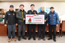 [전매포토] 청송군 백자 친환경 작목반, 이웃돕기 성금 전달