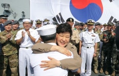 [10년 전 그날] 朴대통령, 파병함정 첫 승선