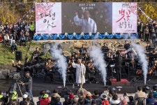 노원구, 소리로 꽃향으로 봄나들이...소향과 함께하는 2025 당현천 벚꽃음악회 개최