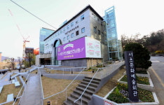 서초문화예술회관 엘리베이터 설치…서초구, 외벽엔 초대형 LED전광판