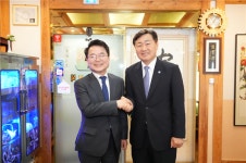 육동한 춘천시장, 전북 방문··· 스포츠문화도시 벤치마킹