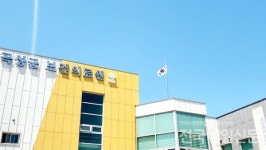 곡성군보건의료원, 현충일 조기 게양...닷새째 그대로 방치