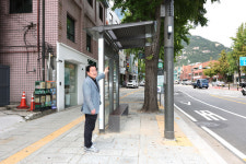 종로구의회 여봉무 위원장,신교동 버스정류장 가림막 현장 점검