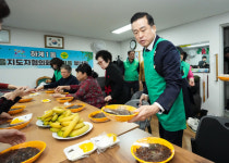 손영준 노원구의장, 하계1동 새마을회 짜장면 나눔행사 배식봉사 나서