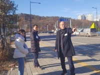 김동영 부위원장, 오남 스마트 버스정류장 설치 현장 점검