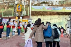 [전매포토] 서대문구 교육지킴이, 새 학기 맞아 학교 주변 안전 캠페인