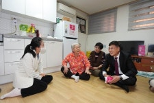 [전매포토] 정문헌 종로구청장, 통합돌봄 1호 대상 어르신 가정 방문