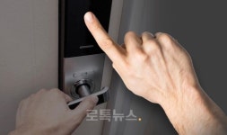 여자 후배 집 앞에 CCTV 설치하고, 현관문 비번 누른 20대 남성 좋아해서 그랬다