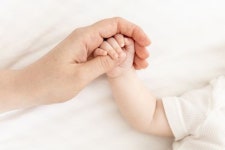 태어난 지 16일된 아들 산후조리원에 버리고 떠난 엄마…법원은 왜 선처했나