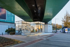 도심 속 쉼터로 변신한 고가하부 ‘한남뜨락’