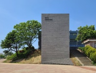 벽돌과 경사,  서야고등학교 화장실 증축