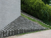 벽돌과 경사,  서야고등학교 화장실 증축