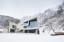 입체적 공간과 시선의 연결: 꼬르메움