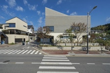 건축에서 균형을 찾는 방법: 사선의 집