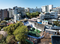 10m의 현무암 벽이 허물어지다: 서귀포 관광극장