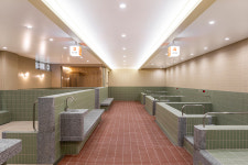 현실을 끌어안는 조정자: 일죽목욕탕 | 구보건축 + 홍지학