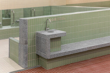 현실을 끌어안는 조정자: 일죽목욕탕 | 구보건축 + 홍지학