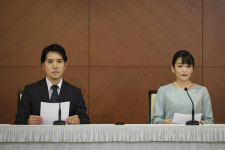 왕족 신분도, 결혼식도, 돈도 포기하고 사랑을 택한 일본 마코 공주