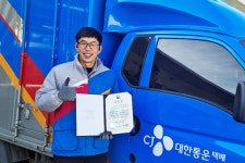 화재 막고, 보이스피싱 잡고...CJ대한통운 택배기사는 동네 지킴이