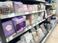 생리대·치킨 가격 오른다...유통업계, 식품·생필품 가격 줄줄이 인상