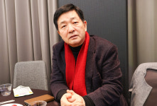 묵념하고 박수 없는 특별한 시 낭송회