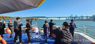 [르포] 지하철 대신 물길로…재운행 한강버스 타보니