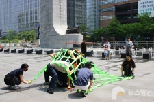 땡볕에 네 발로 광화문 기어다닌 사람(동물)들
